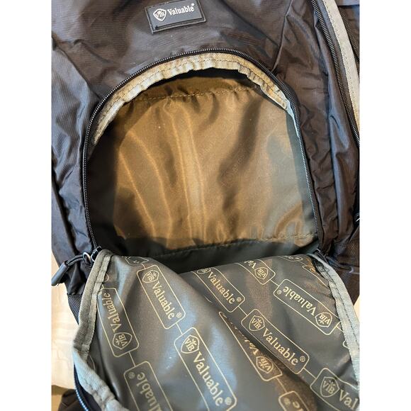 Valuable Brand Black Padded 21L School Backpack - Picture 4 of 6